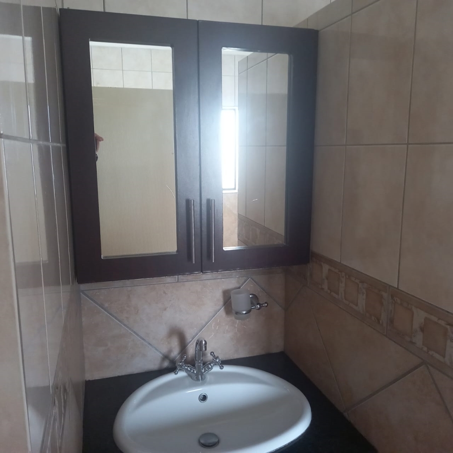 To Let 3 Bedroom Property for Rent in Reebok Western Cape